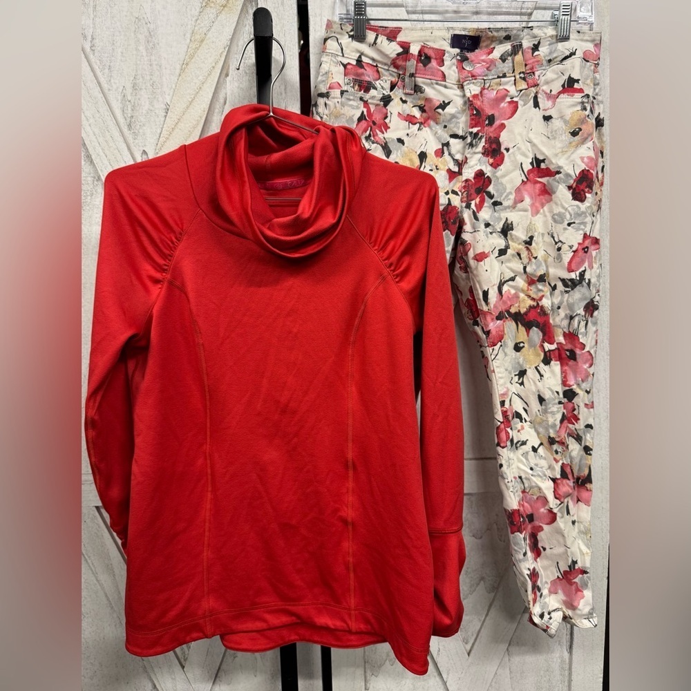 NYDJ & Calia Matching Top and Floral Pants Outdit
